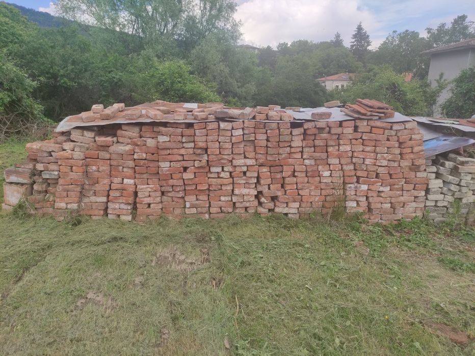 Продавам плътни тухли единички