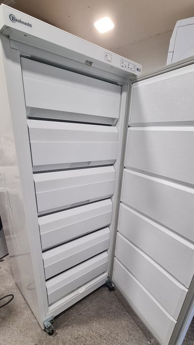 Фризер  Bauknecht 24кг/24ч 140см Made in Italy