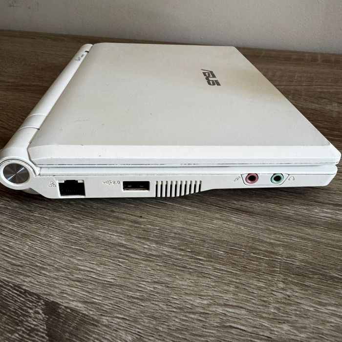 ASUS Eee PC 900 мини лаптоп с оригинално зарядно