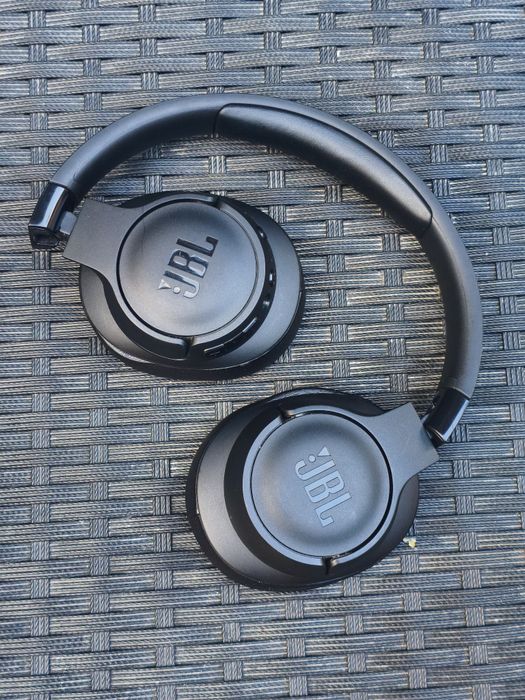 Vând căști JBL 760NC