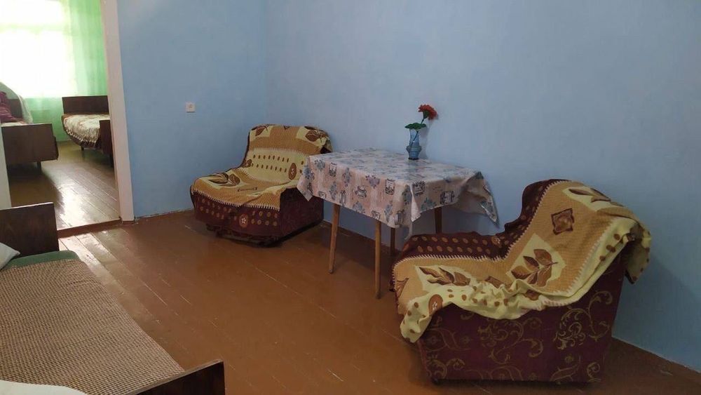 Сдаётся 2x комнатная квартира   
C обстановкой 
В горде Алмалыке