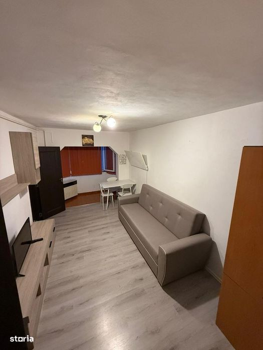 Proprietar vând garsonieră cu balcon