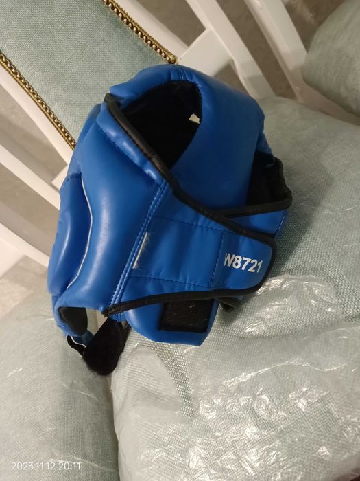 Продам шлем для единоборств.