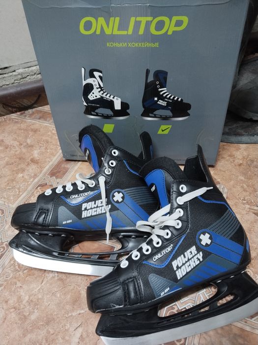 Коньки хоккейные