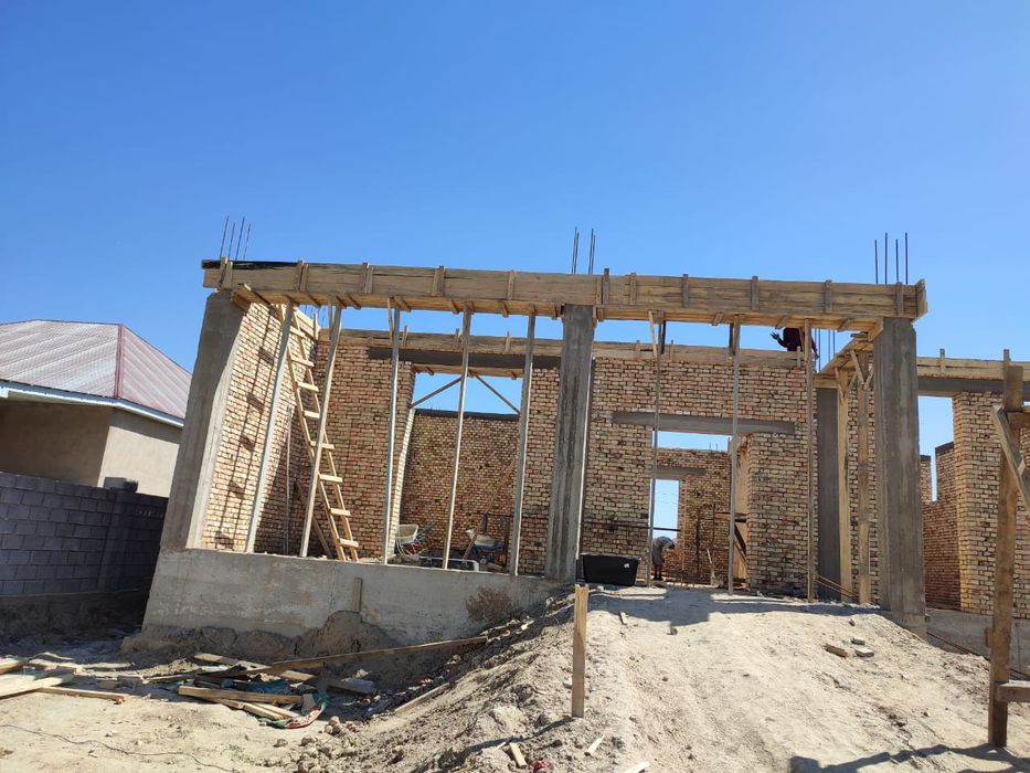 Строительны бригада клатка крыша