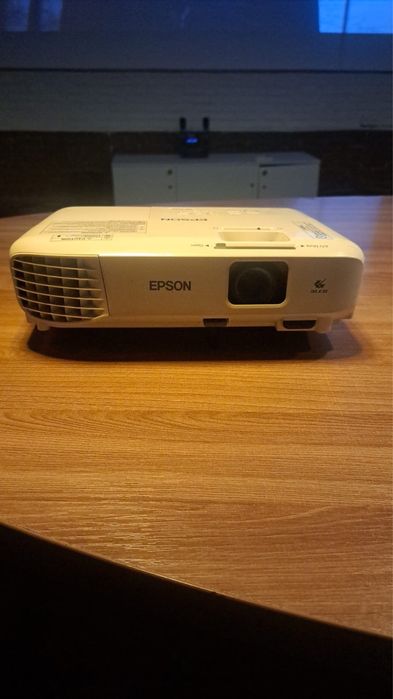 Проектор Epson EB-E01