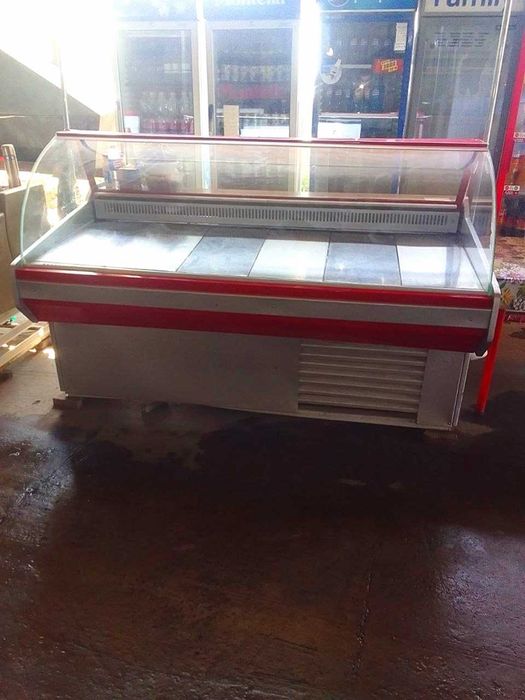 Холодильная витрина. Vitrina xolodilnik sotiladi