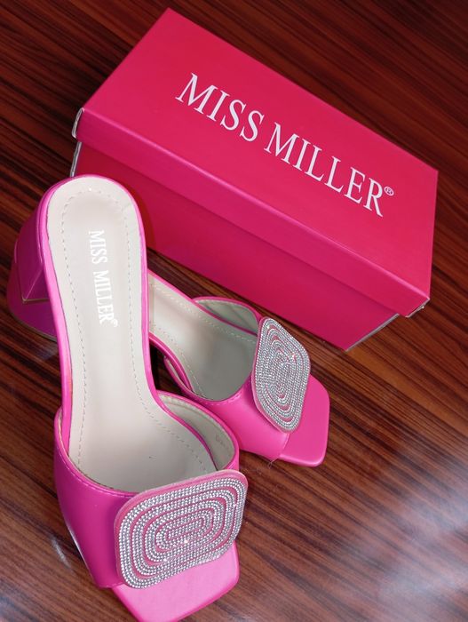 Oyoq kiyim ayollar uchun