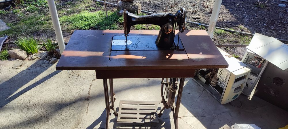 Швейная  машина б. у.