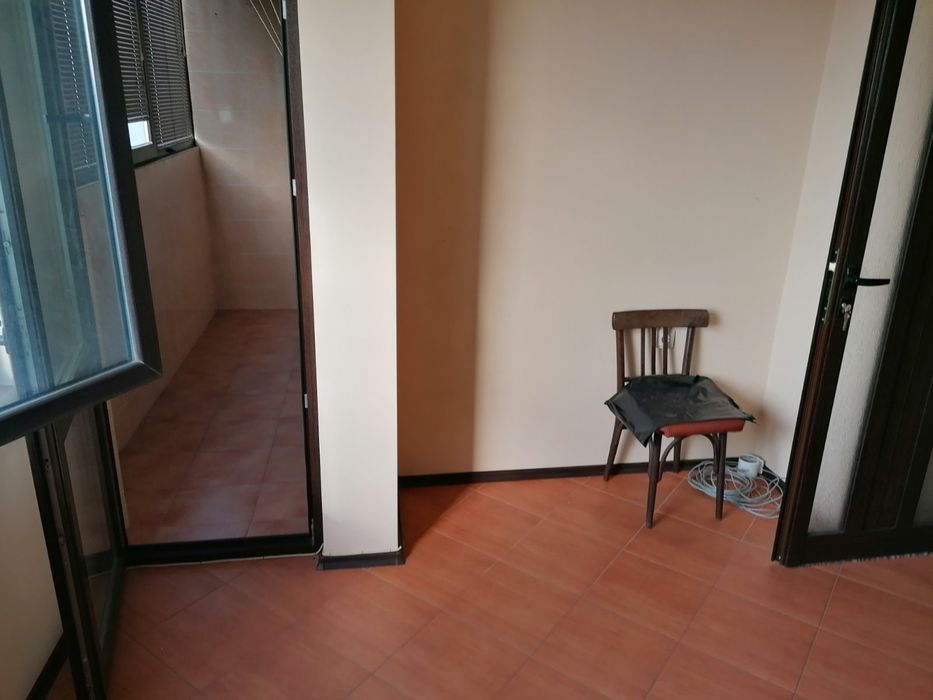 Дава се под наем Двустаен апартамент в Бургас, Изгрев - 52 кв.м за 255 € - Снимка #1