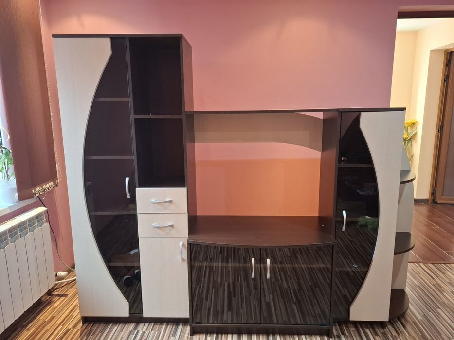 Секция за хол...