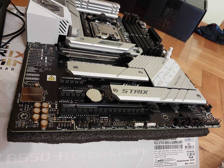AMD Ryzn 9 7900X3D + Asus Rog Strix B650-A Gaming Wi-Fi
