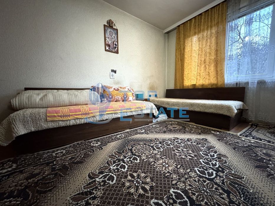 Тристаен тухлен апартамент в центъра на град Велико Търново