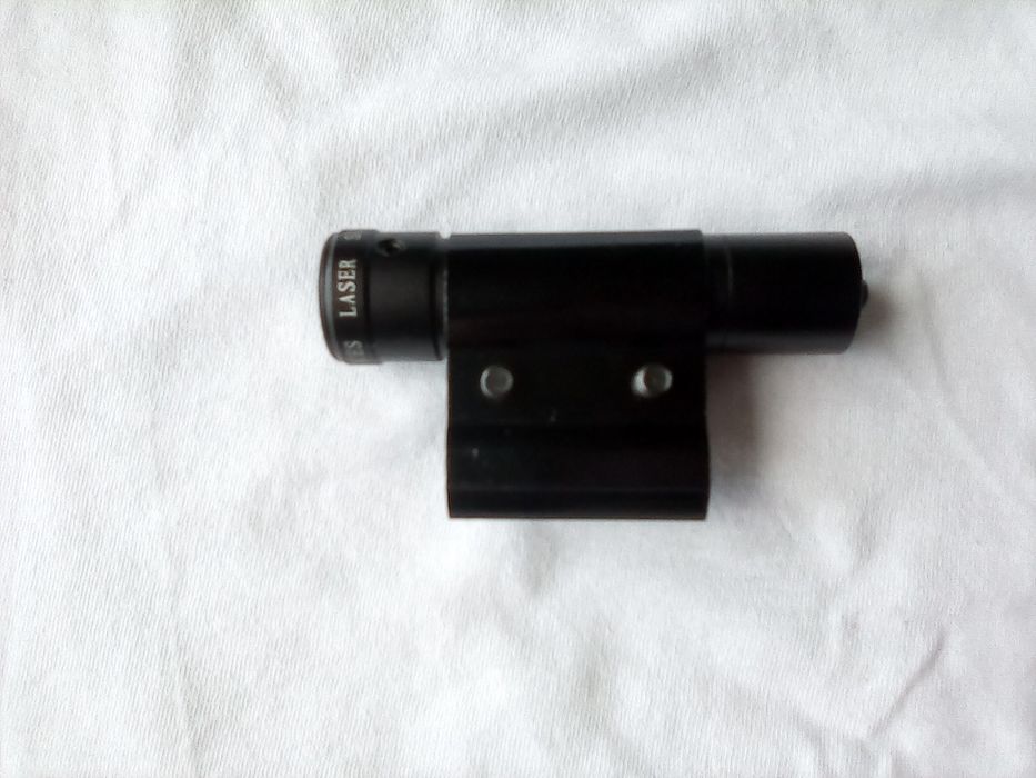 Лазерен прицел за пистолет или пушка с допълнителен спусък