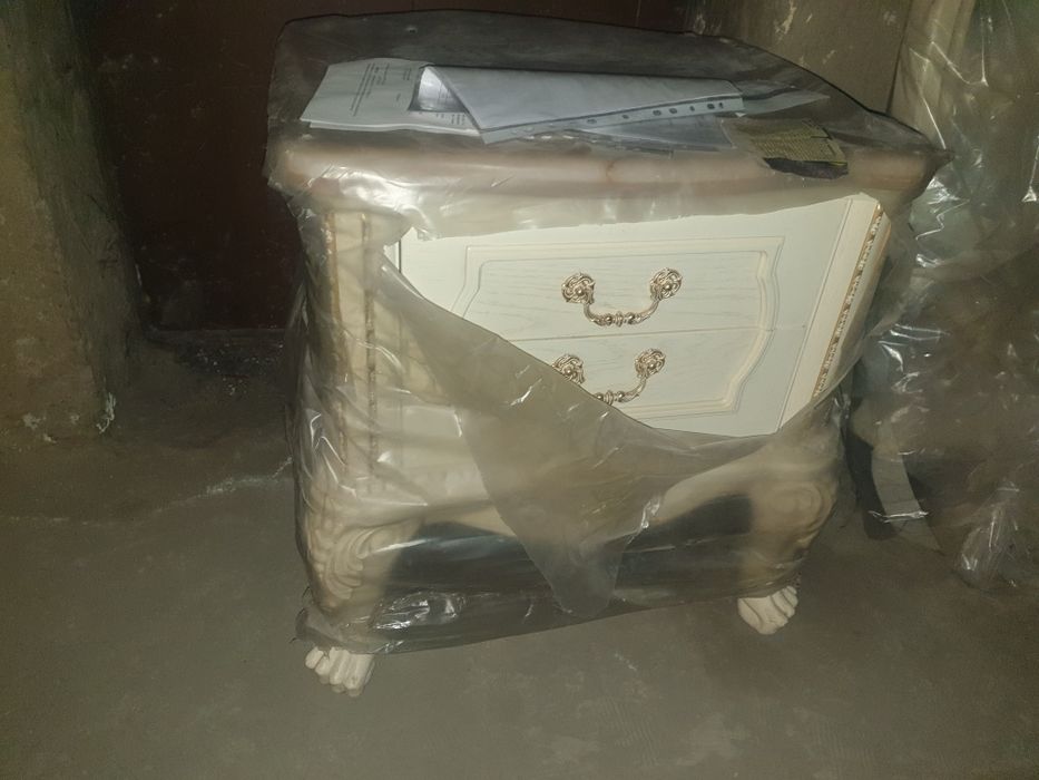 Классический спальный гарнитур