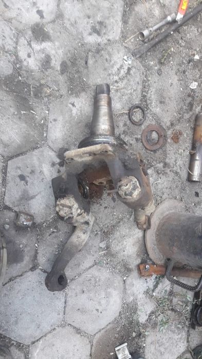 Продам поворотные кулаки на переднюю  балку Зил, Камаз