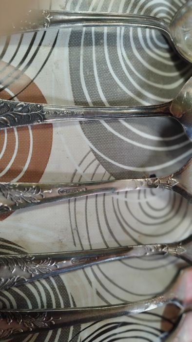 Сребърни лъжици и вилици