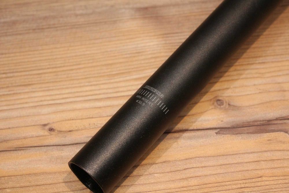 Tijă de șa cu suspensie SR Suntour SP12-NCX - 30,9 mm, aproape noua