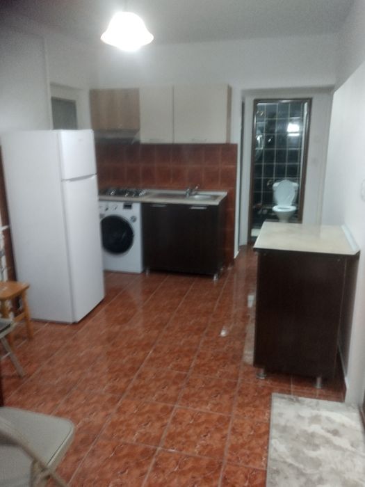 Rm. Vâlcea., închiriez apartament.