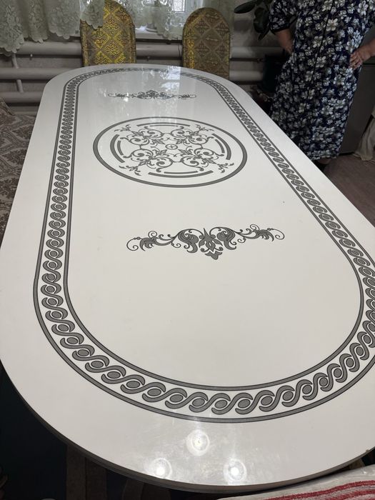 Продам Стол в идельном состоянии.