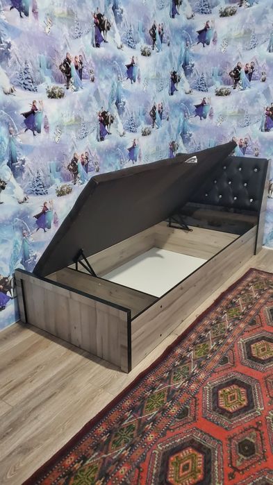 Kravat divan bir kishilik kravat