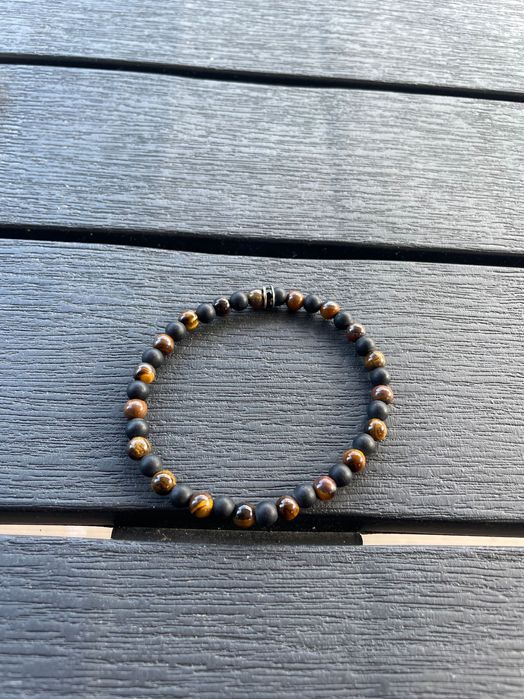 Гривни от естествени камъни