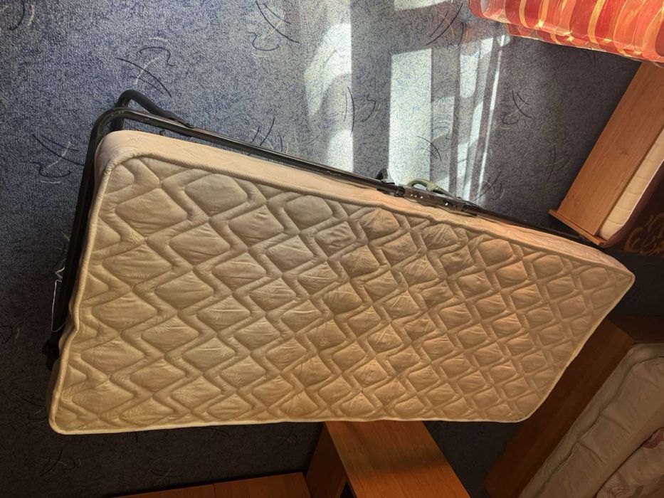 Походно легло с матрак