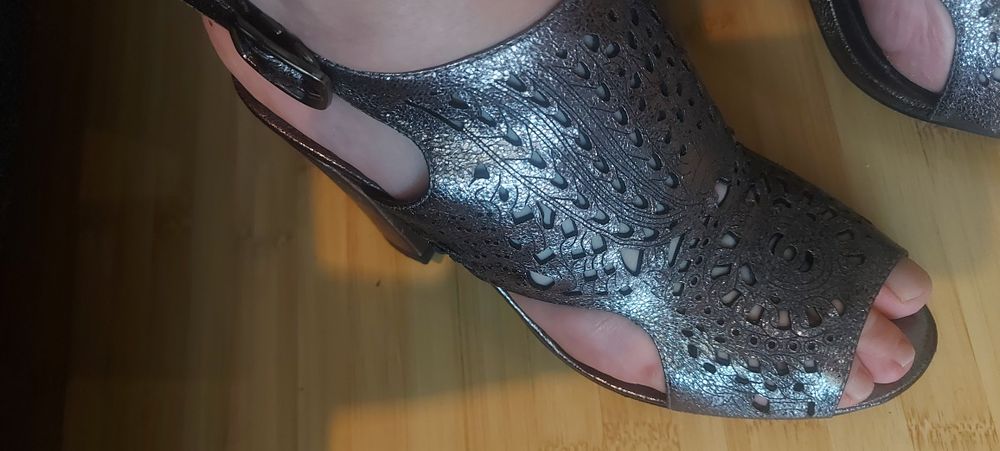 Sandale argintii piele perforata