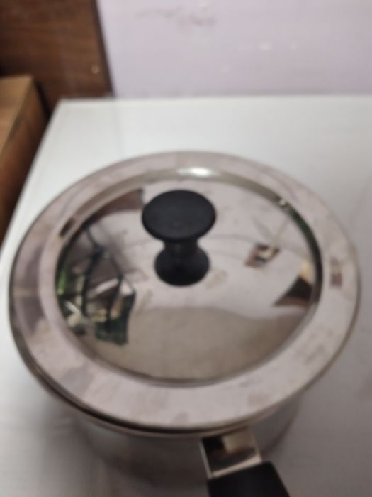 Млековарка.2 л.със капак и свирка