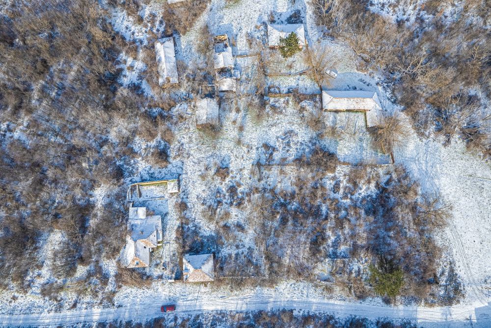 Продавам къща в с. Сушица с 1.2 gka двор, гараж