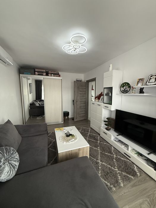 Apartamnet 2 camere decomandat la cheie