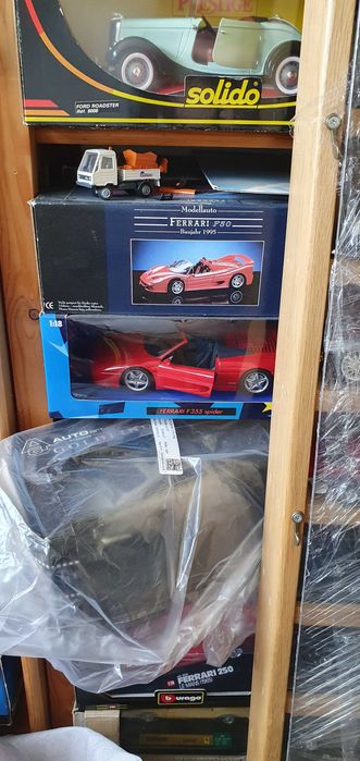 Hot Wheels Ferrari 1:18,F40,166 MM Barchetta,365 GTB4,250 Testarossa
