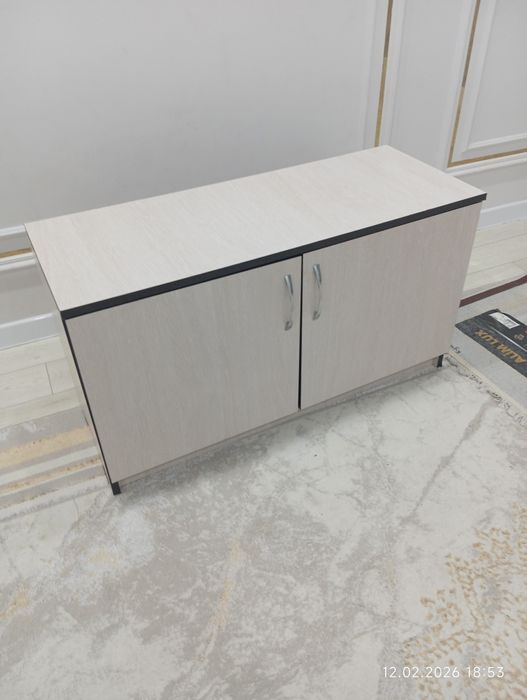 Вешалка с тумбой