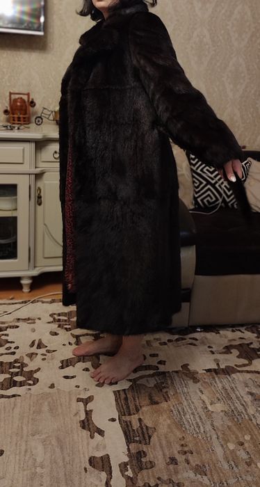 Шуба длинная , коричневая