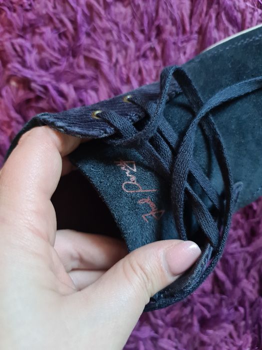 Vând tenisi Fred Perry de barbati