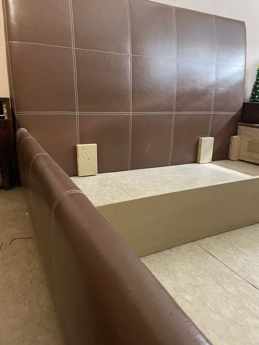 Кожена спалня без матрак