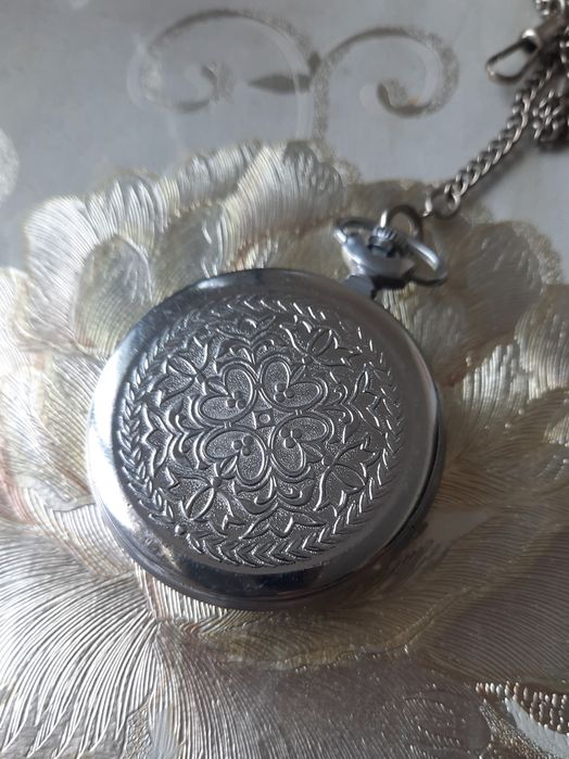 Продам часы карманные МОЛНИЯ