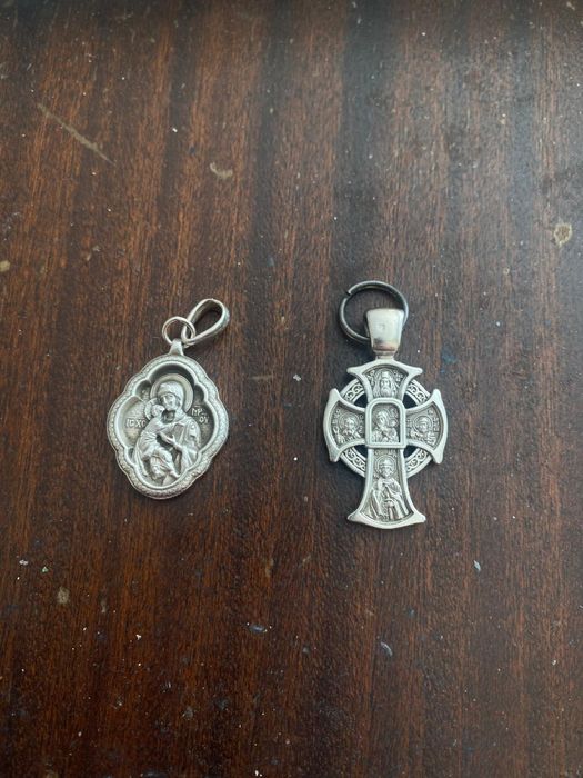 Сребърни кръстове и бижута