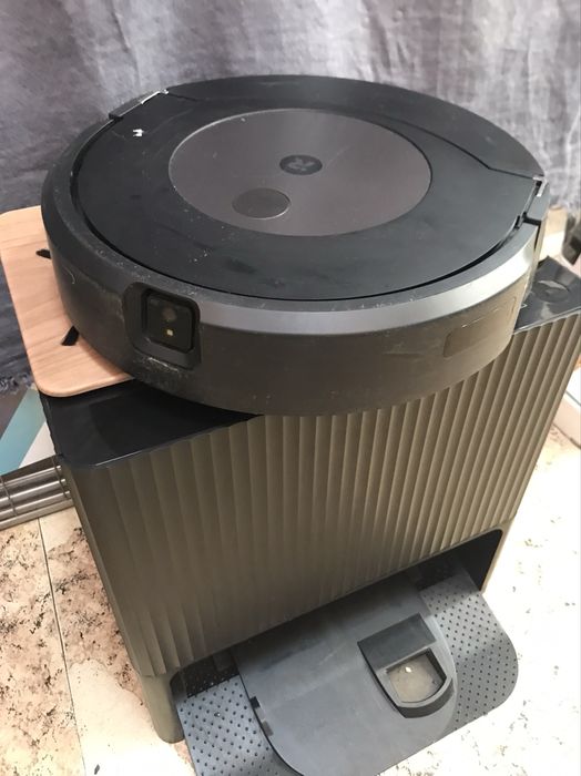 Робот прахосмукачка iRobot Roomba Combo j9+