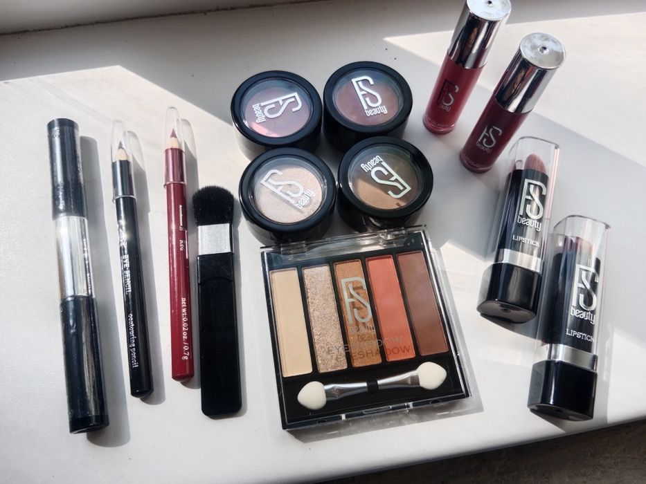 Набор косметика чемодане