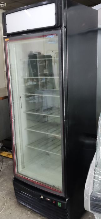 Минусова фризерна вертикална витрина