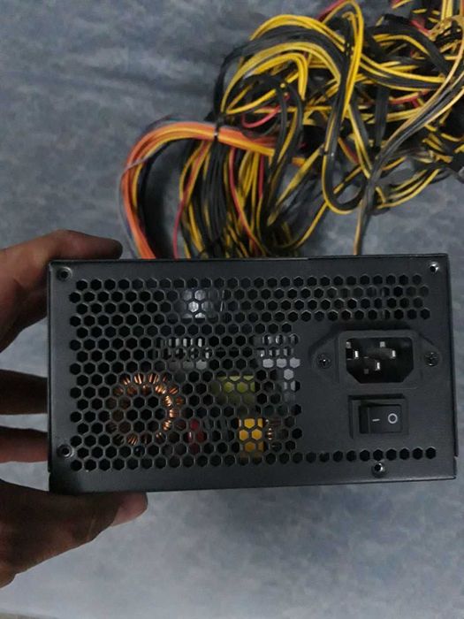 Blok pitaniya sotiladi