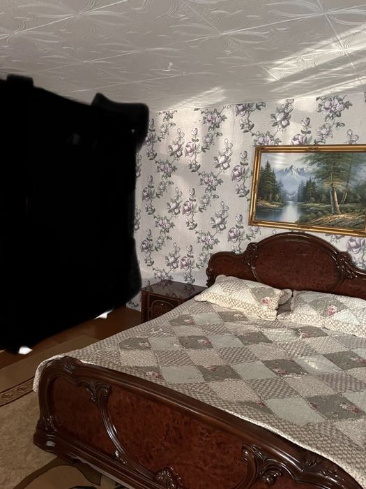 Продам кровать и тумбы