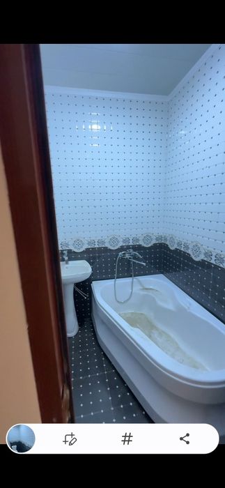 В городе Бухаре Продаётся 3 комгатная 84 м² квартира с подвалом 84 м²