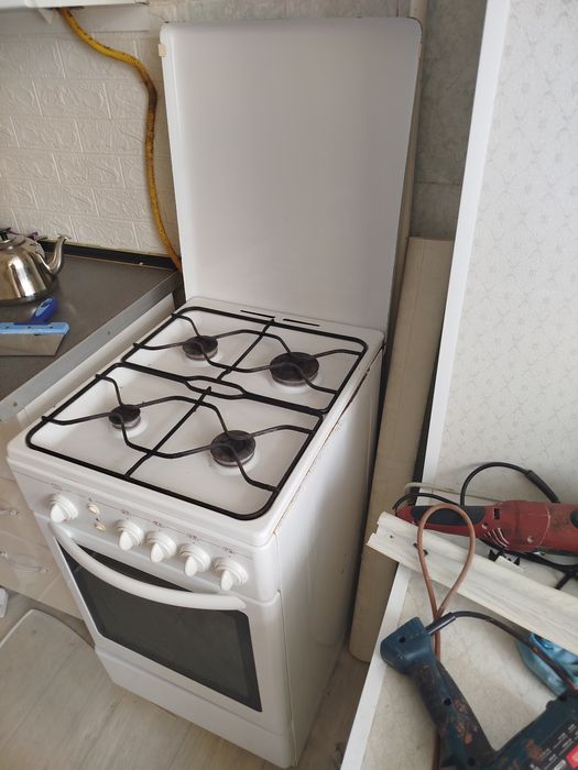 Продам газовую плиту