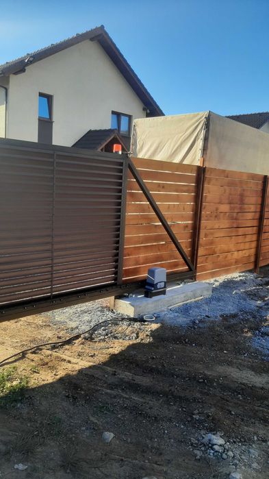 Poarta  cu deschidere la 90 grade,portante sau batante.