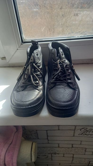 Продаю ботинки мужские