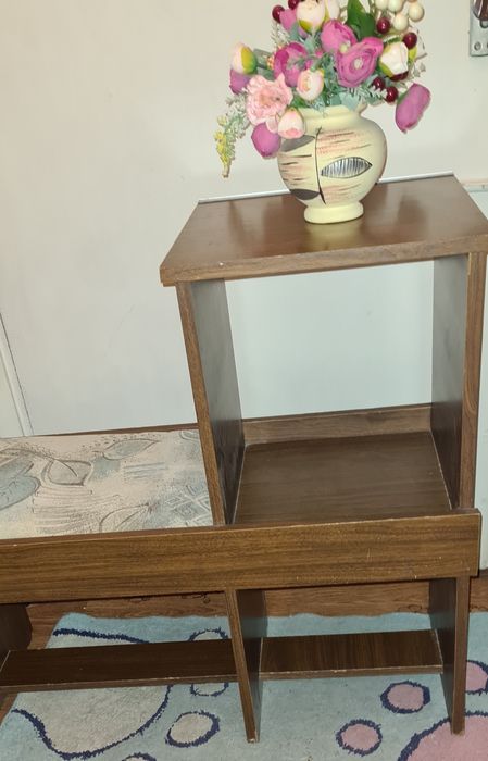 Продаётся  универсальнаяподставка.