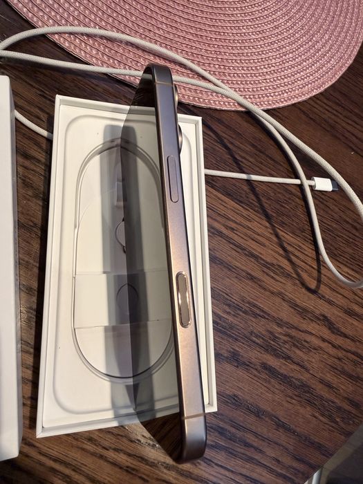 iPhone 16 Pro 256GB с гаранция Desert Gold
