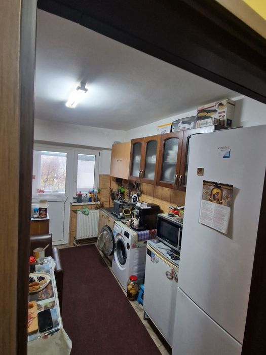 Vând Ap 3 camere, et. 4/4 , 2 balcoane , 2 băi, CT, AC, Termopan.